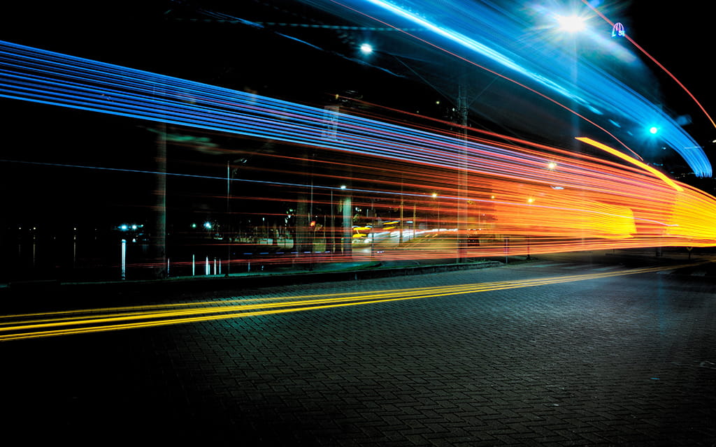 Straßenbahn bei Nacht