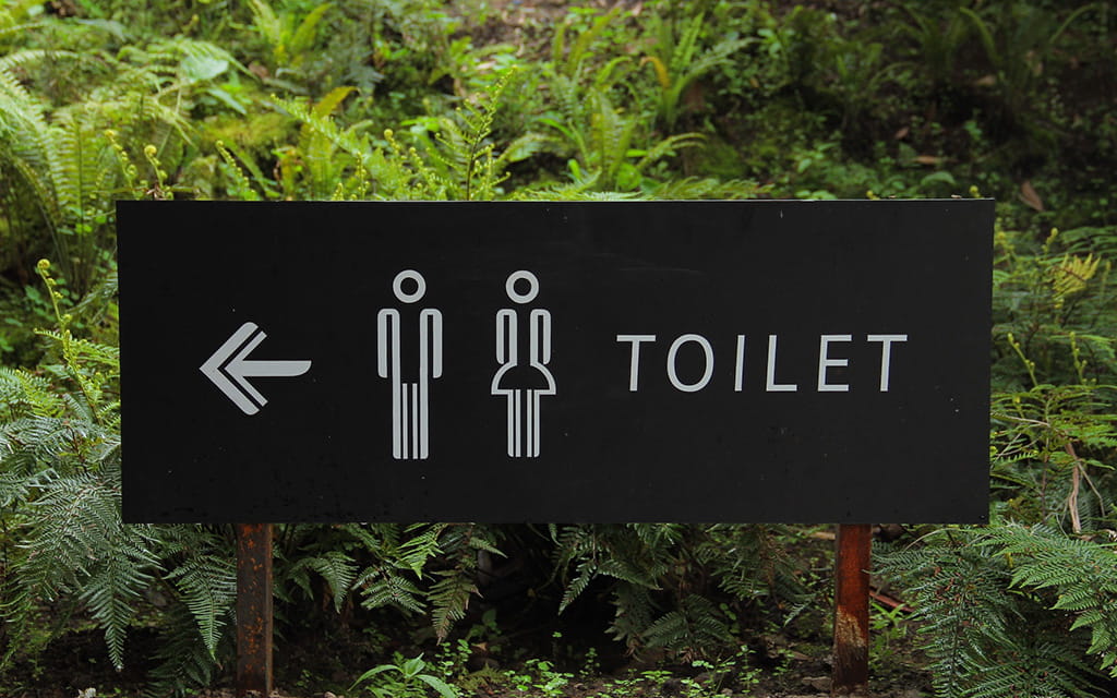 Schild mit Toilette Herren und Damen